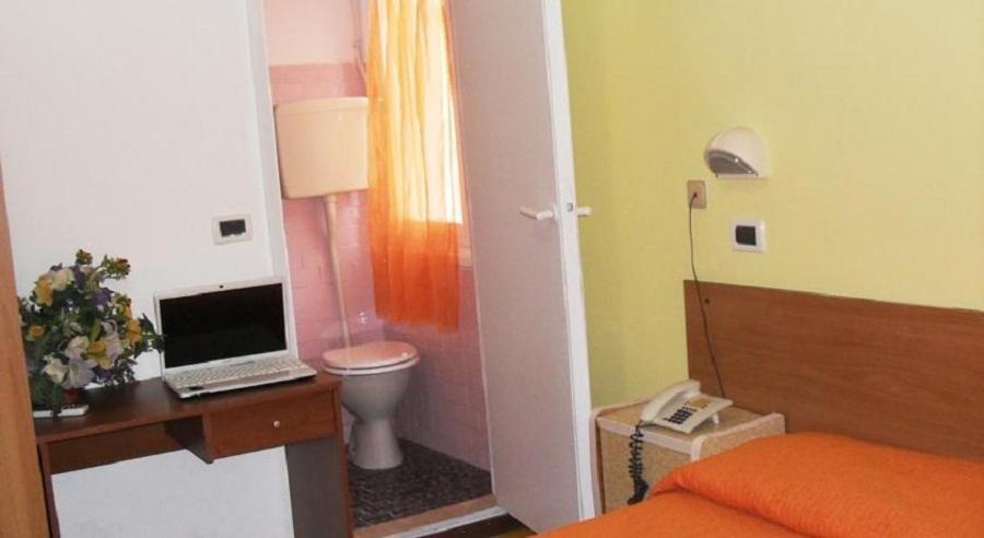 Hotel Eliseo リミニ エクステリア 写真